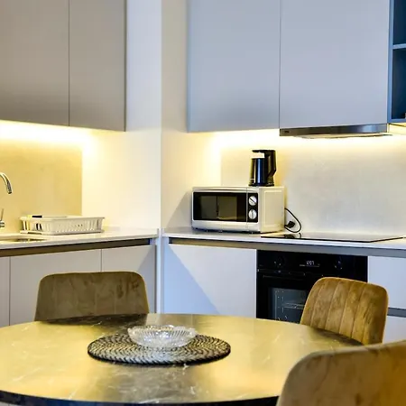 Lux Waterfront Charm 2 Apartment
