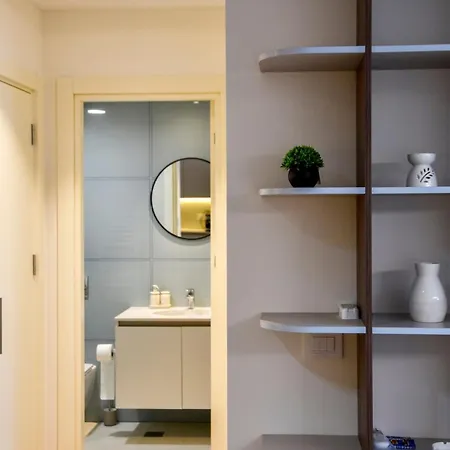 Lux Waterfront Charm 2 Apartment